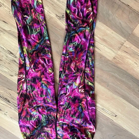 lululemon size 4 leggings - Picture 4 of 6